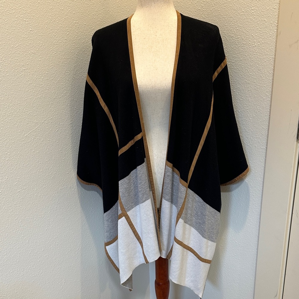 Elegant Chico’s Black and White Women's Sweater Kimono